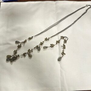 Necklace and earrings set.